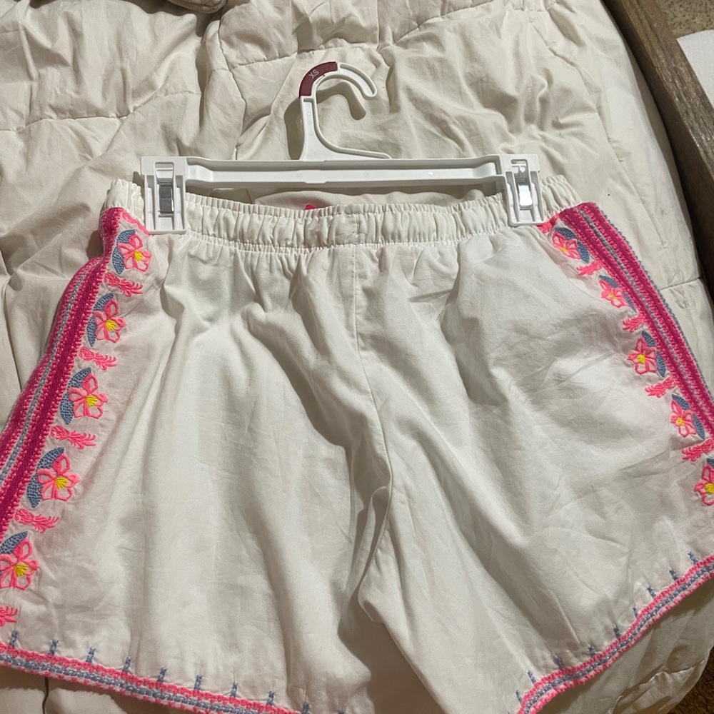 Lily Pulitzer shorts. NWT. Cute hot pink embroidery on sides.